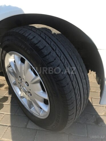 Mercedes E 270 2001, 324,000 km - 2.7 l - İmişli