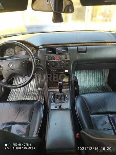 Mercedes E 240 2000, 349,000 km - 2.4 l - Qax