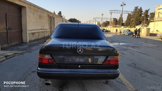 Mercedes E 200 1990, 185,387 km - 2.0 l - Bakı