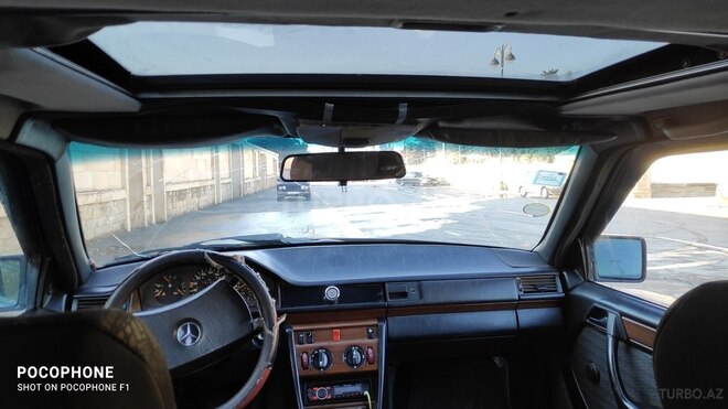 Mercedes E 200 1990, 185,387 km - 2.0 l - Bakı