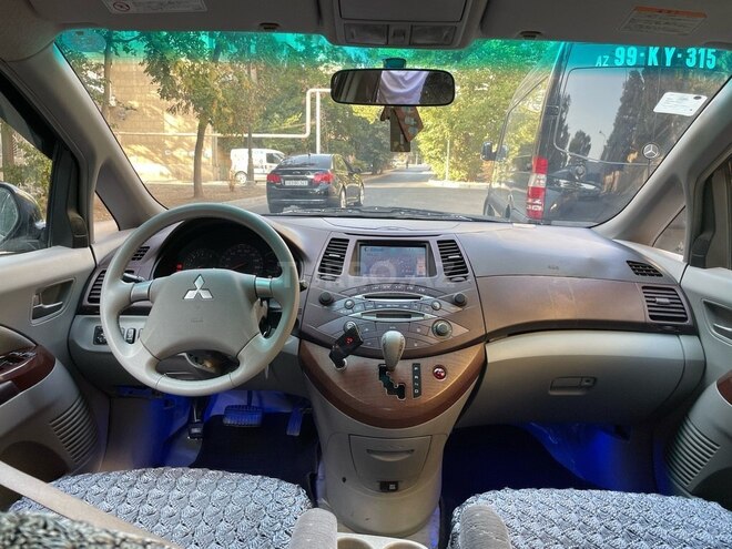 Mitsubishi Grandis 2003, 242,000 km - 2.4 л - Bakı