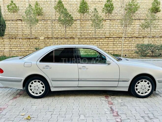 Mercedes E 240 2000, 280,000 km - 2.4 l - Bakı