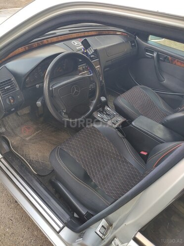Mercedes C 240 1998, 432,000 km - 2.4 l - Naftalan