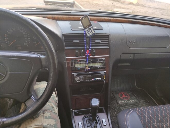 Mercedes C 240 1998, 432,000 km - 2.4 l - Naftalan