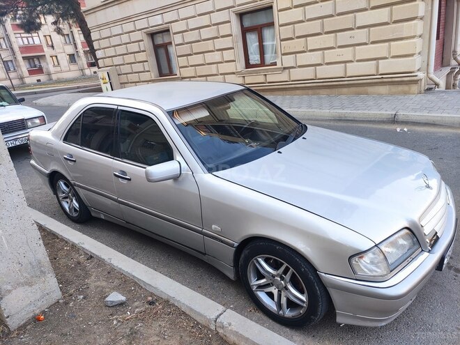 Mercedes C 240 1998, 432,000 km - 2.4 l - Naftalan