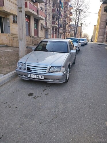 Mercedes C 240 1998, 432,000 km - 2.4 l - Naftalan