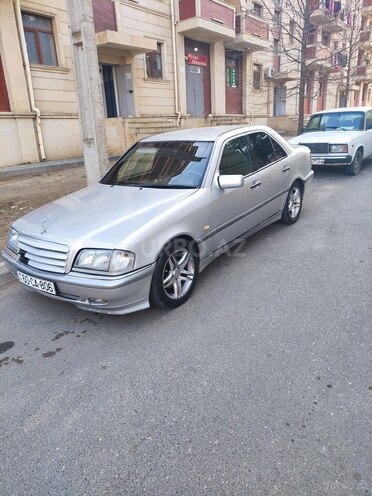 Mercedes C 240 1998, 432,000 km - 2.4 l - Naftalan
