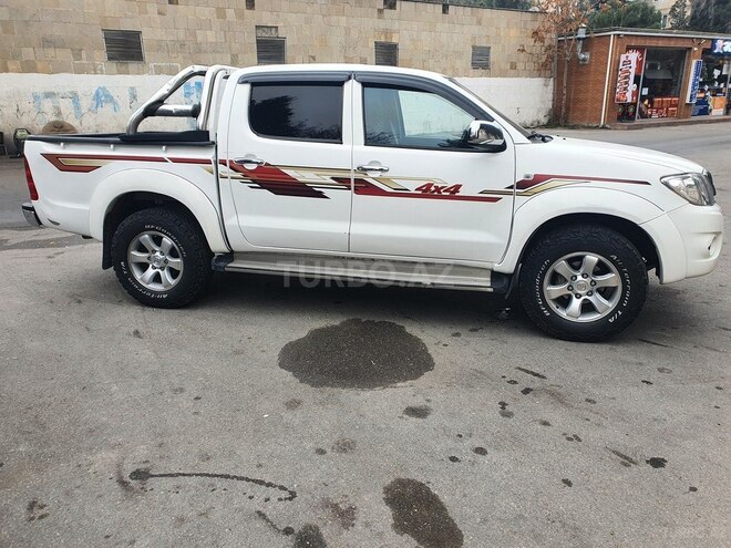 Toyota Hilux 2012, 200,000 km - 2.5 l - Bakı