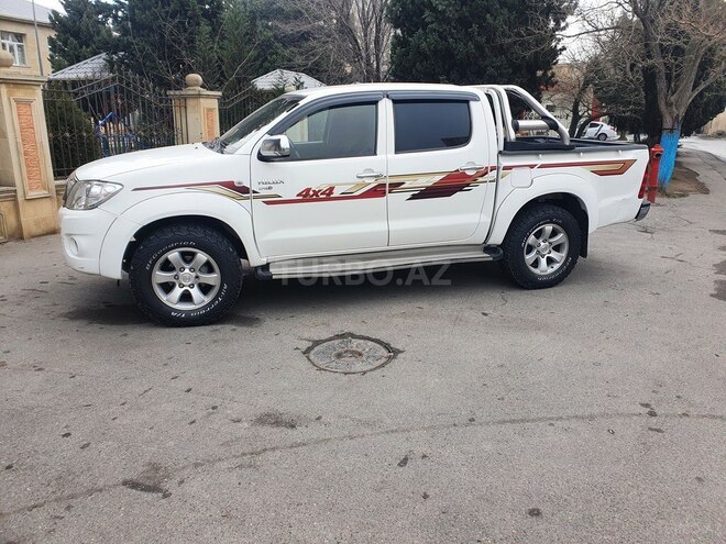 Toyota Hilux 2012, 200,000 km - 2.5 l - Bakı