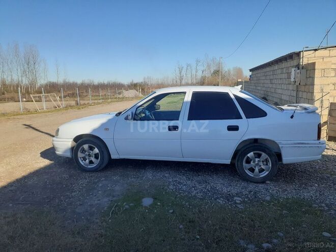 Opel Vectra 1995, 365,396 km - 2.0 l - Qusar