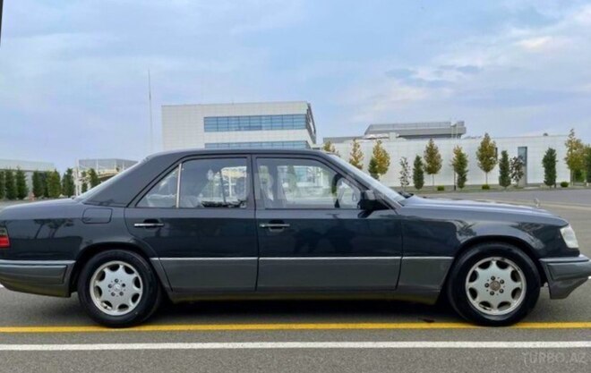 Mercedes E 220 1994, 345,000 km - 2.2 l - Şəmkir