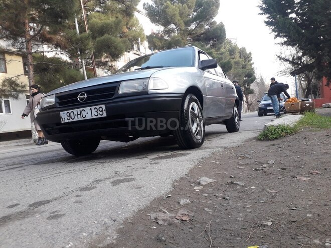 Opel Astra 1994, 412,352 km - 1.6 l - Sumqayıt