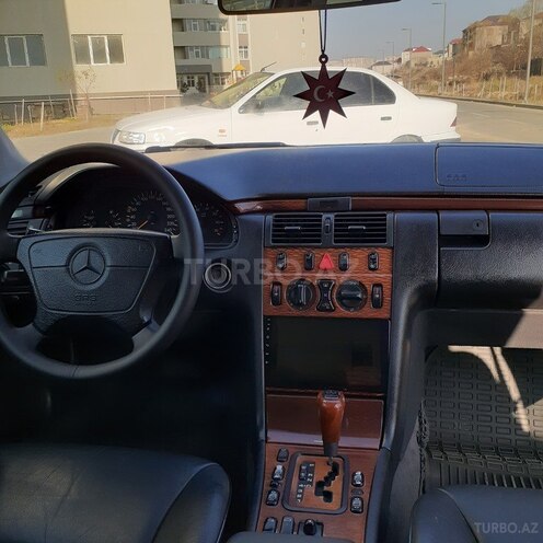 Mercedes E 240 1998, 232,281 km - 2.4 л - Bakı