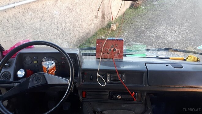 Mercedes 208 D 1993, 476,000 km - 2.3 л - Quba