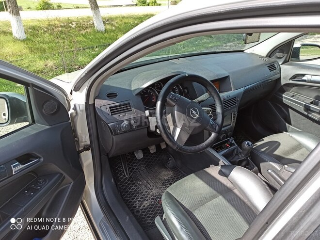 Opel Astra 2005, 263,000 km - 1.8 л - Qusar