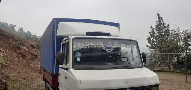 Mercedes 709 D 1995, 290,996 km - 4.0 л - Astara
