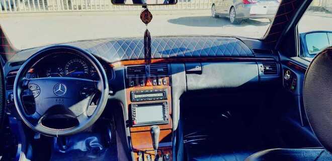 Mercedes E 240 1999, 380,000 km - 2.4 l - Saatlı