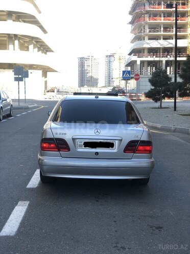 Mercedes E 270 2000, 326,000 km - 2.7 l - Bakı