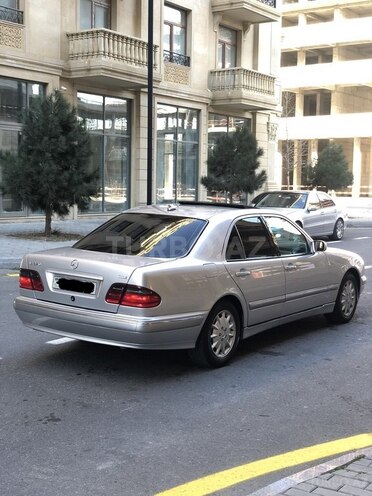 Mercedes E 270 2000, 326,000 km - 2.7 l - Bakı