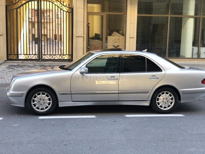 Mercedes E 270 2000, 326,000 km - 2.7 l - Bakı