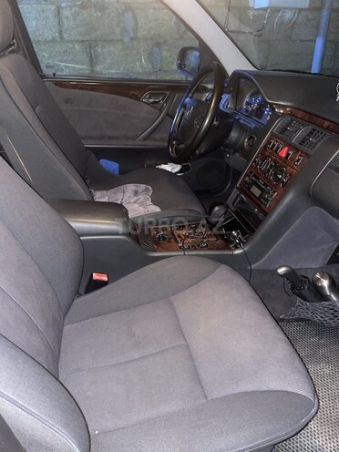 Mercedes E 200 2001, 287,000 km - 2.0 l - Bakı