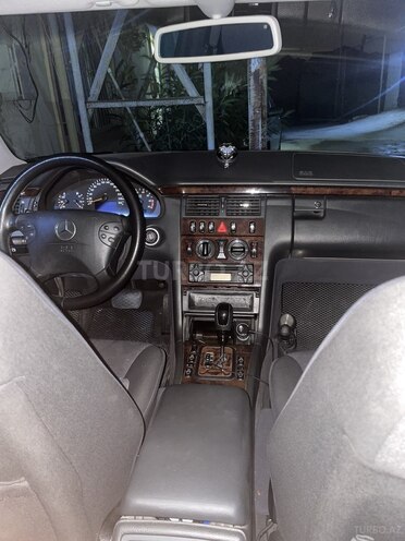 Mercedes E 200 2001, 287,000 km - 2.0 l - Bakı