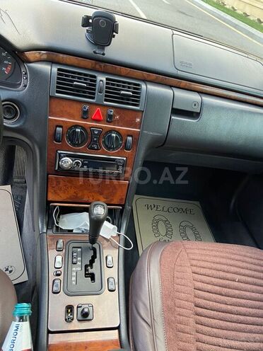Mercedes E 240 1998, 444,000 km - 2.6 l - Bakı
