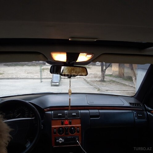 Mercedes E 200 1997, 350,000 km - 2.0 л - Sumqayıt