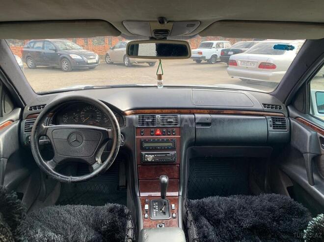 Mercedes E 240 1998, 325,000 km - 2.4 l - Gəncə