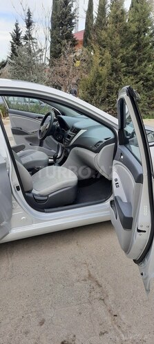 Hyundai Accent 2015, 130,000 km - 1.6 l - Bakı