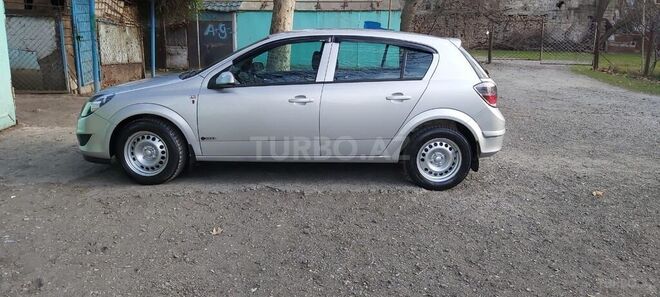 Opel Astra 2009, 133,600 km - 1.4 l - Mingəçevir