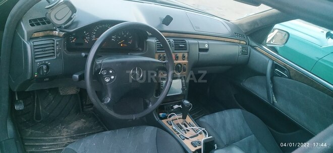 Mercedes E 270 1999, 865,481 km - 2.7 l - Astara