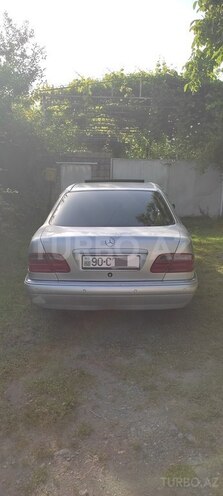 Mercedes E 280 1999, 396,000 km - 2.8 l - Zaqatala