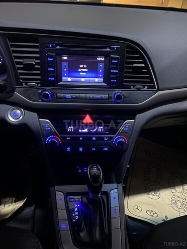 Hyundai Elantra 2018, 99,000 km - 2.0 l - Bakı