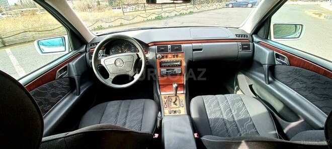 Mercedes E 240 1998, 257,000 km - 2.4 l - Bakı