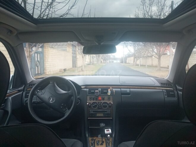 Mercedes E 240 1999, 323,000 km - 2.4 л - Ağcabədi