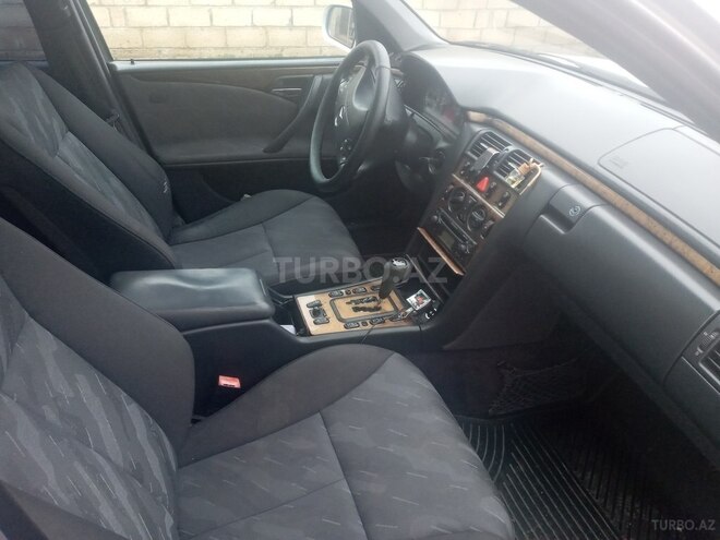 Mercedes E 240 1999, 323,000 km - 2.4 л - Ağcabədi
