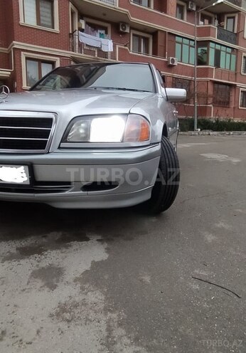 Mercedes C 220 2000, 297,000 km - 2.2 л - Bakı