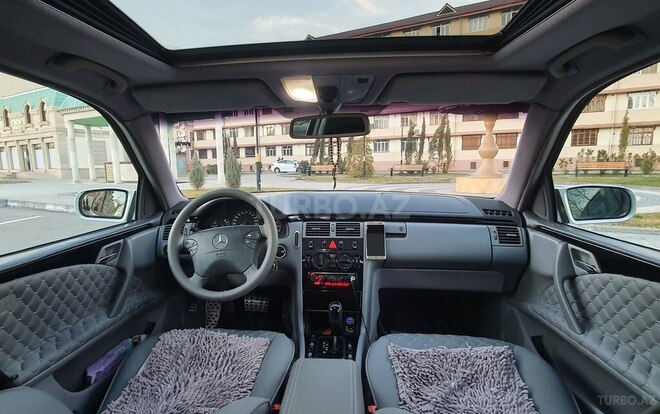 Mercedes E 240 2000, 366,073 km - 2.4 l - Yevlax