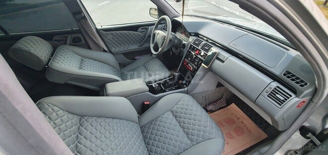 Mercedes E 240 2000, 366,073 km - 2.4 l - Yevlax