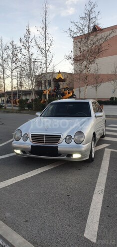 Mercedes E 240 2000, 366,073 km - 2.4 l - Yevlax