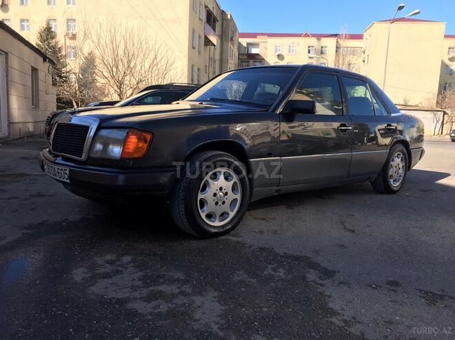 Mercedes E 250 1990, 350,000 km - 2.5 l - Sumqayıt