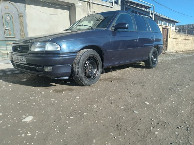 Opel Astra 1997, 420,000 km - 1.6 л - Quba
