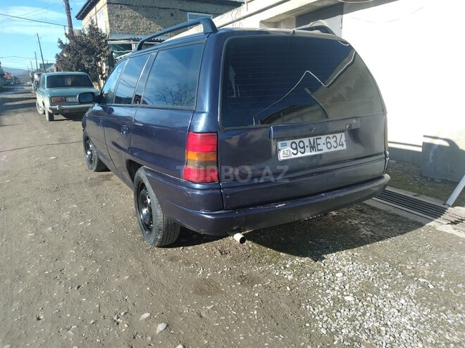 Opel Astra 1997, 420,000 km - 1.6 л - Quba
