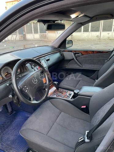Mercedes E 270 2001, 460,384 km - 2.7 l - Bakı