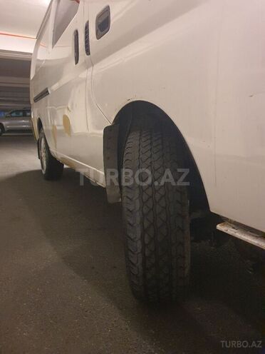 Nissan Urvan 2006, 250,000 km - 3.0 л - Bakı
