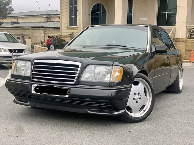 Mercedes E 220 1995, 335,000 km - 2.2 l - Bakı