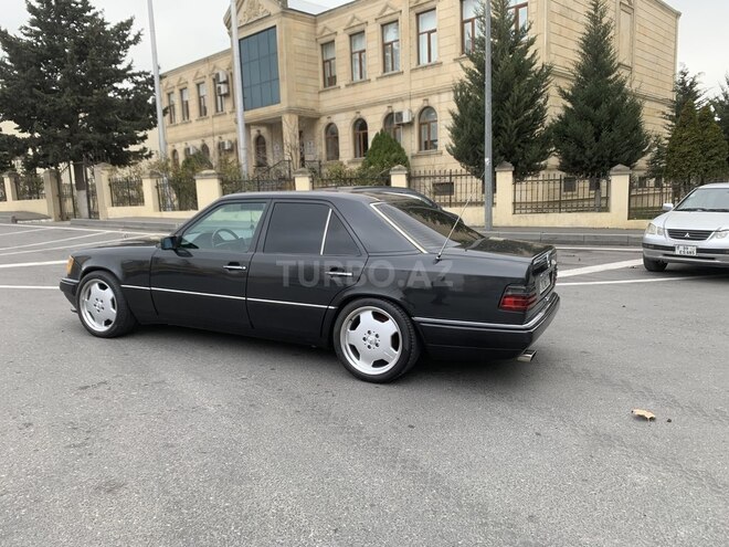 Mercedes E 220 1995, 335,000 km - 2.2 l - Bakı