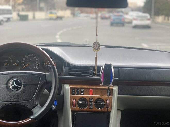 Mercedes E 220 1995, 335,000 km - 2.2 l - Bakı