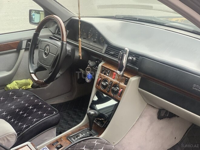 Mercedes E 220 1995, 335,000 km - 2.2 l - Bakı